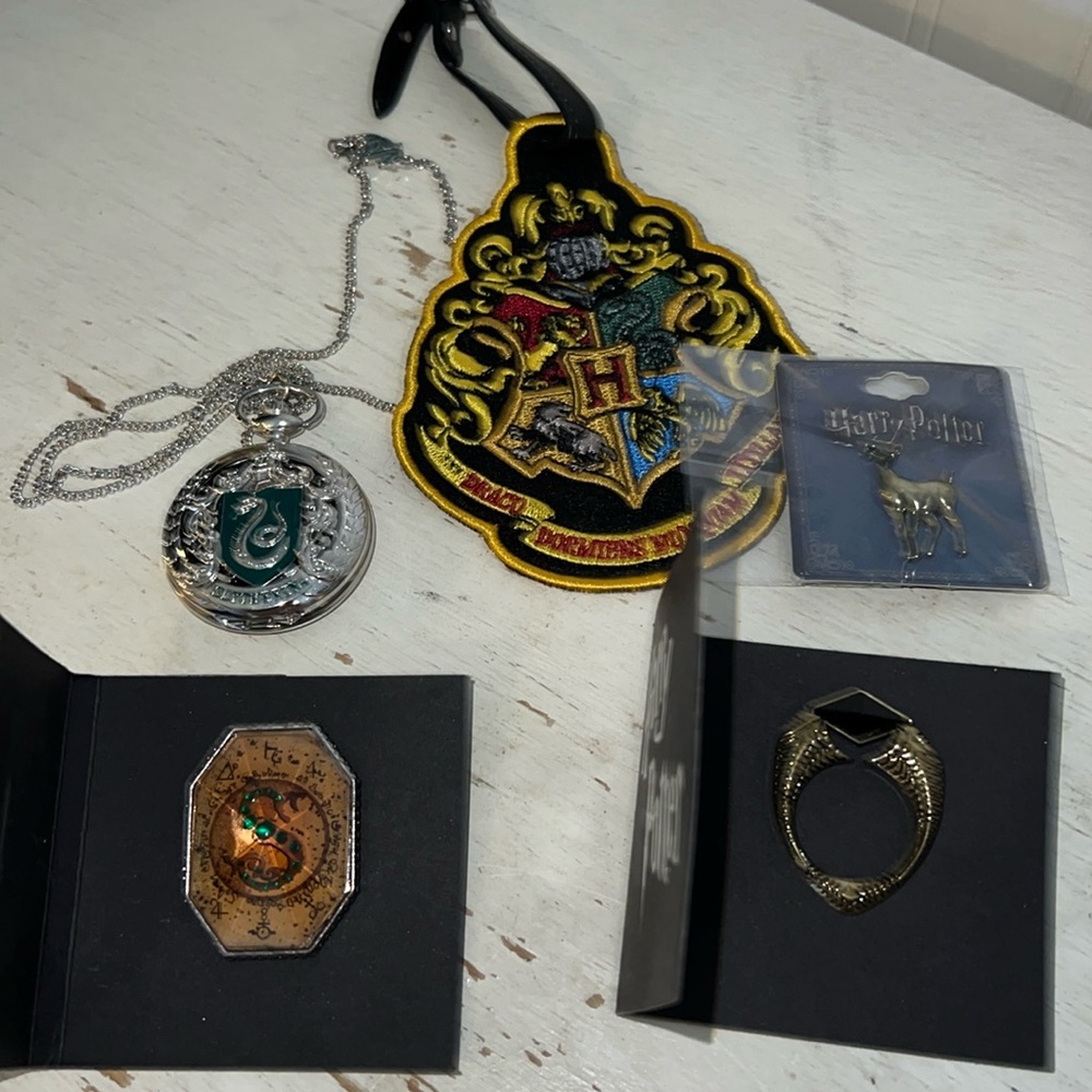 Lot NWT Harry Potter pocket watch locket medallion pin ring luggage tag & pin